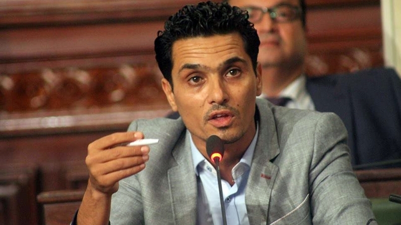 النائب عماد أولاد جبريل لسمير بالطيب: “أنت أفشل وزير في التاريخ.. بئس الوزراء الذين مثلك” (فيديو)