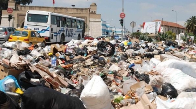 السياح الأوروبيين يتذمرون من مظاهر التلوث وغياب حاويات النظافة!