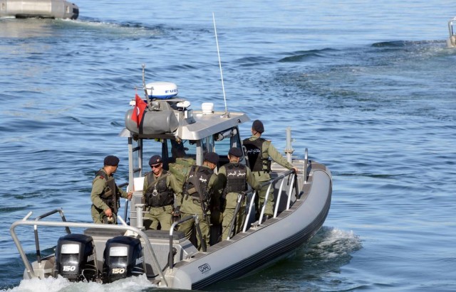 كانوا متجهين الى لمبيدوزا: جيش البحر ينقذ 11 تونسيا من الغرق