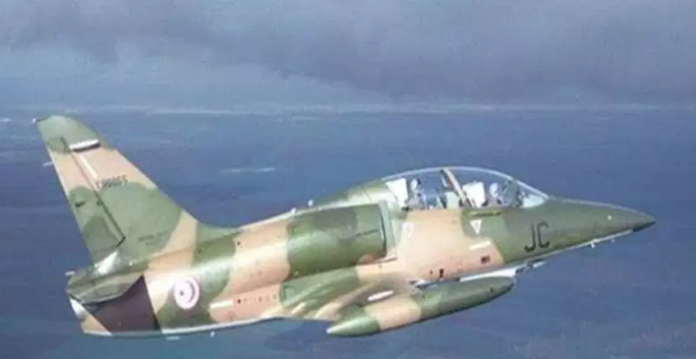بعد سقوط طائرته في عرض البحر: انقاذ قائد طائرة الـ F5 ونقله الى إلى القاعدة الجوية سيدي أحمد