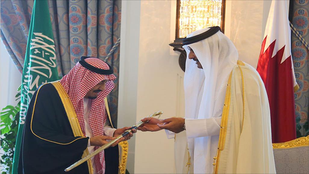 بعد عام ونصف من المقاطعة: العاهل السعودي يدعو أمير قطر لحضور قمة مجلس التعاون الخليجي!
