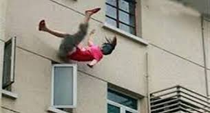 شارع محمد الخامس:سقوط فتاة من الطابق الثالث