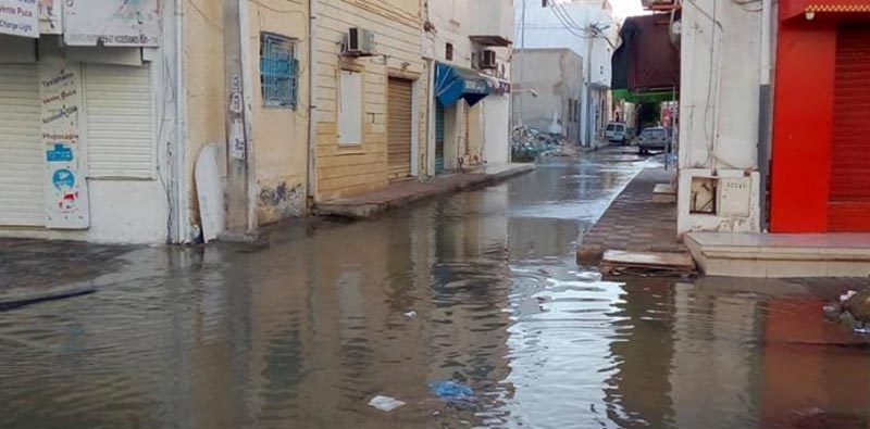 بالفيديو: المياه تغمر المنازل في حلق الوادي...البلدية توضّح