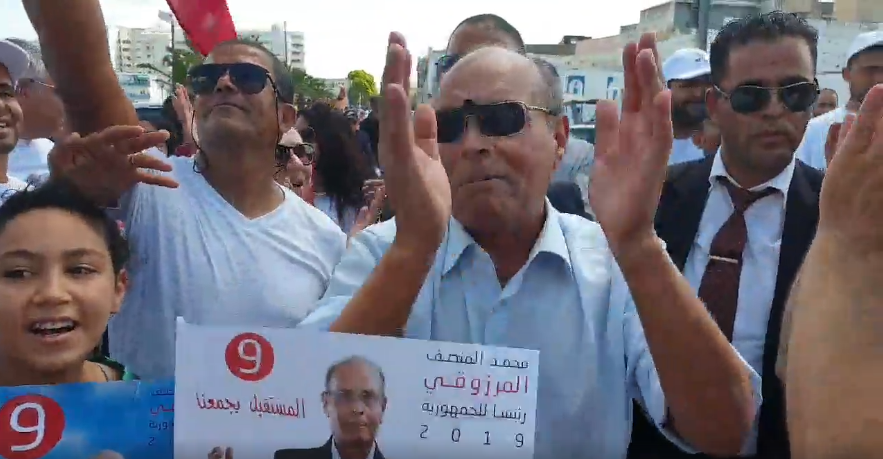 بالفيديو: المرزوقي يحتفل وسط أنصاره.. ويرقص على أنغام الثورة التونسية