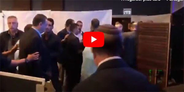بالفيديو/ لحظة هروب نتنياهو من قاعة في أسدود عقب تعرضها لقصف فلسطيني