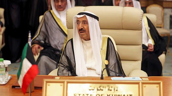 أمير الكويت: استمرار الخلافات الخليجية لم يعد أمرا مقبولا!!