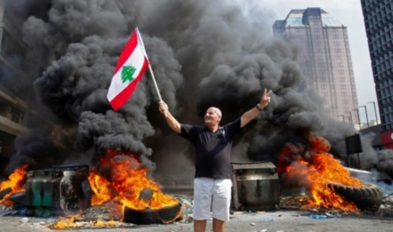 لبنان يحترق..وتقارير تحذر من انهيار الوضع الاقتصادي