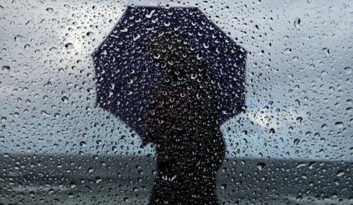 طقس اليوم: أمطار متفرقة ورياح قوية