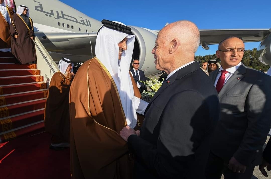 أمير دولة قطر يصل إلى تونس