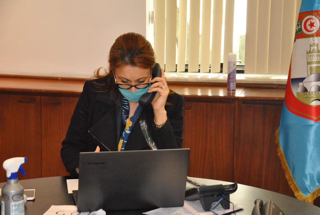 بالصور: رئيسة بلدية تونس تشرف على إطلاق مركز نداء و توجيه حول فيروس كورونا