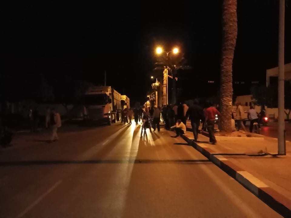 احتجاجات ليلية في المكناسي ...التفاصيل