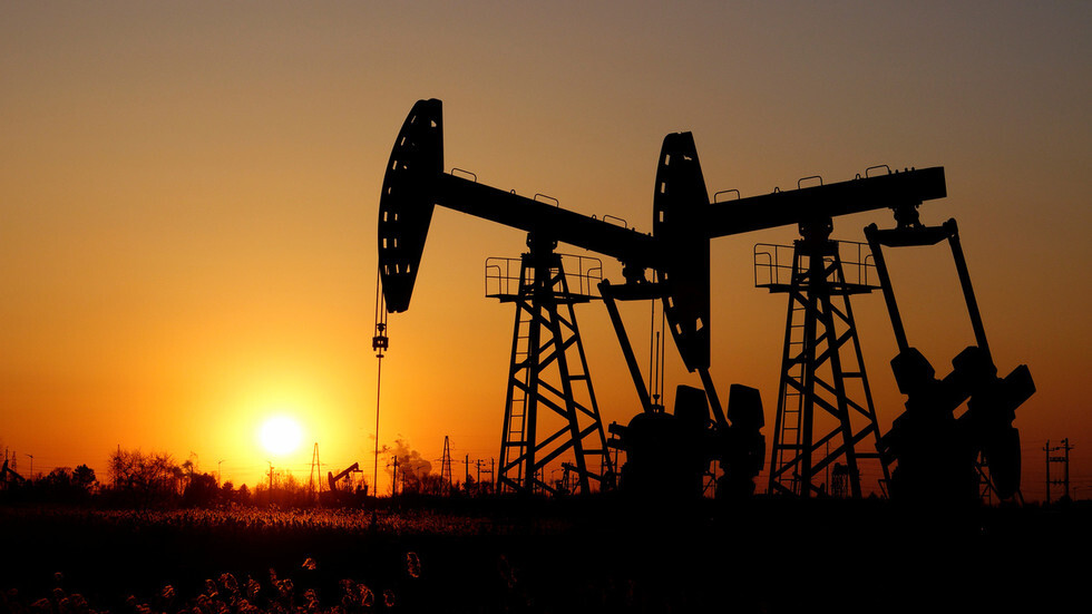 انخفاض أسعار النفط بأكثر من 4%