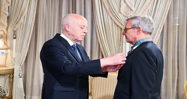 رئيس الجمهوريّة يمنح السّفير الألماني الصنف الأوّل من وسام الجمهوريّة