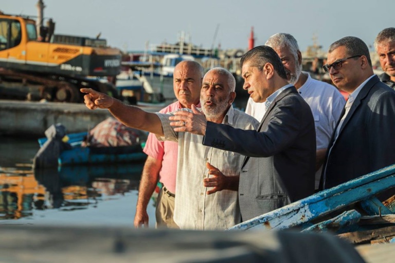 وزير الفلاحة يؤدي زيارة فجئية لموانئ الصيد البحري بالمنستيرش