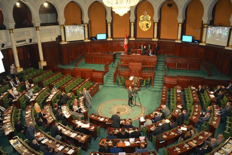 نواب الدستوري الحر يعتلون منصة رئاسة البرلمان