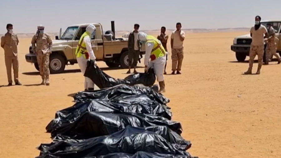 الصحراء الليبية: انتشال جثث 20 شخصا قضوا عطشا!!
