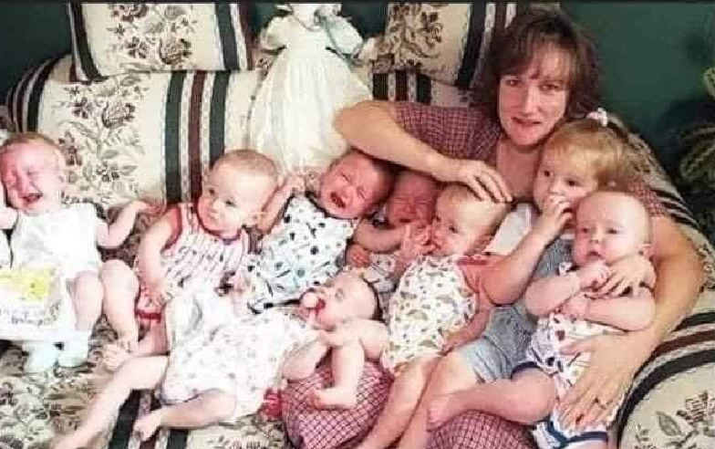 تركها زوجها بسبب انجابها لـ7 أبناء: هكذا أصبح أولادها!!