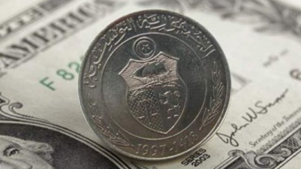 الدينار التونسي ينخفض إلى مستوى قياسي مقابل الدولار!!