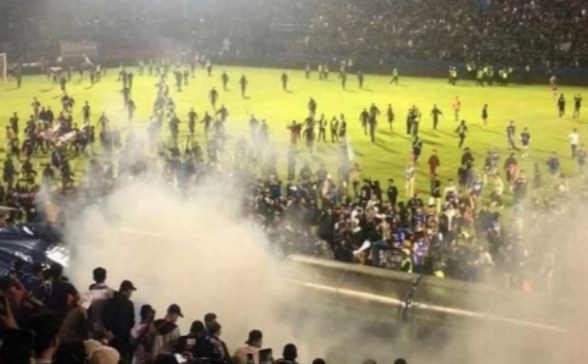 مسؤول إندونيسي: الشرطة أخطأت في استخدام الغاز خلال كارثة الملعب