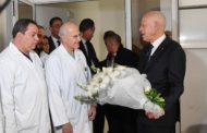 (بالصور) رئيس الجمهورية يعود سالي في المستشفى ويشكر الطاقم الطبي