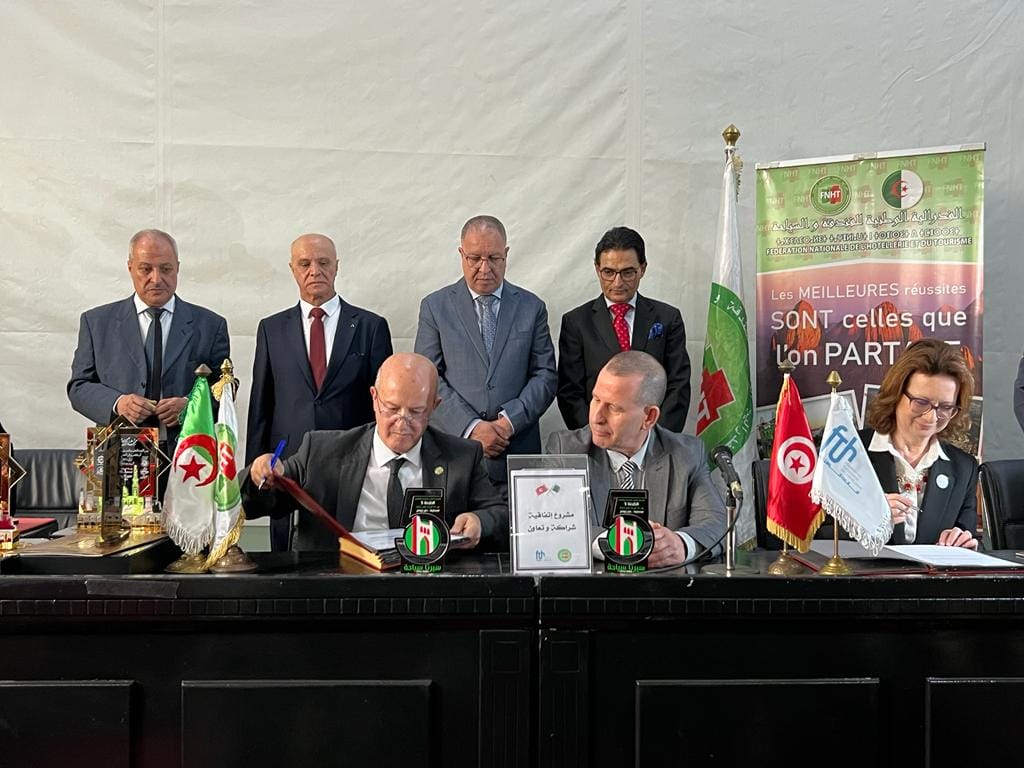 امضاء اتفاقية تعاون بين الجامعة التونسية للنزل والفيدرالية الجزائرية للفندقة