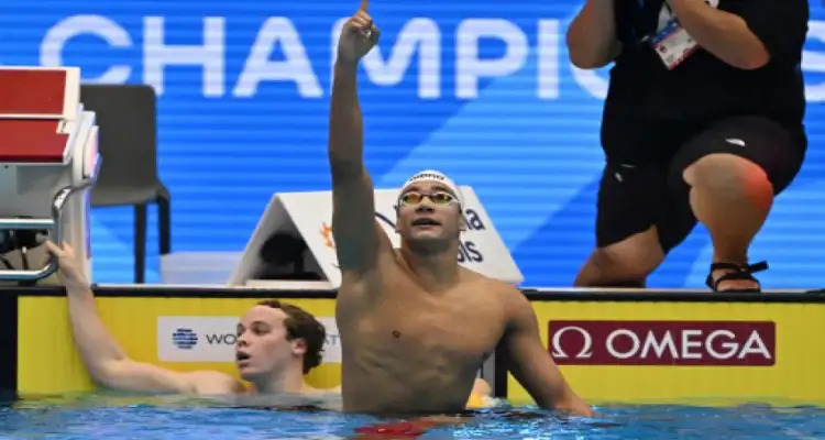 بطولة العالم للسباحة: أيوب الحفناوي يظفر بذهبية سباق 1500 متر